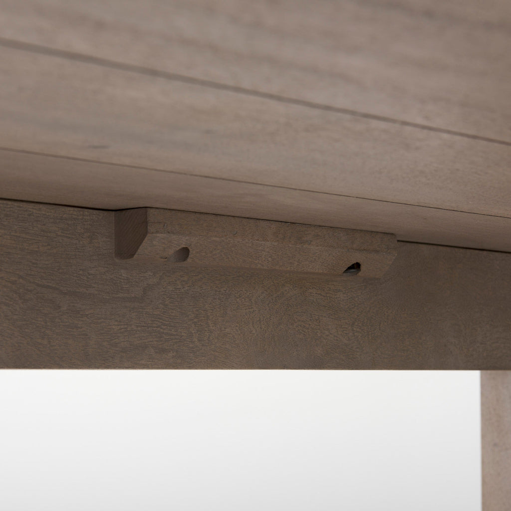 Table de salle à manger contemporaine en bois et métal avec piètement élégant