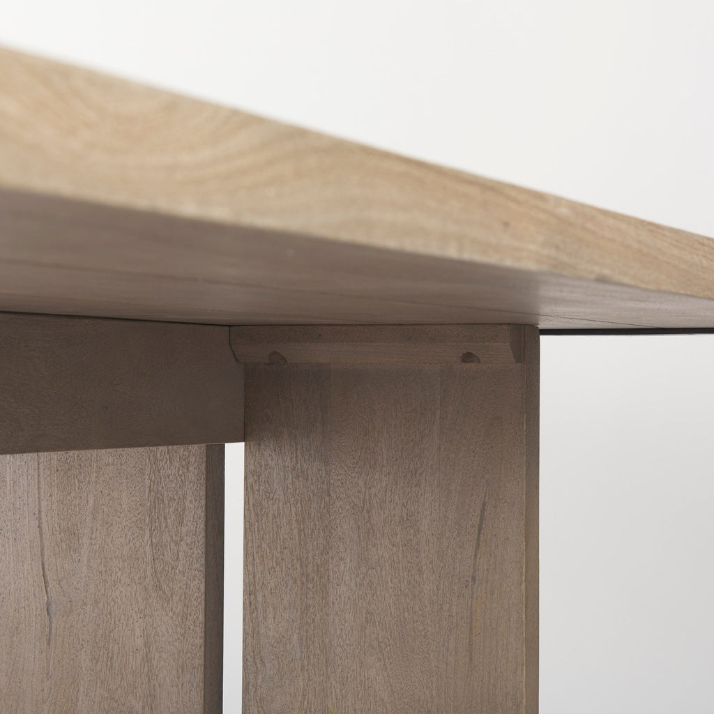 Table de salle à manger contemporaine en bois et métal avec piètement élégant