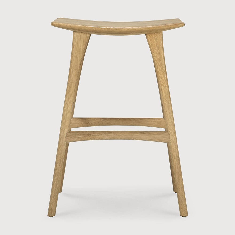 Tabouret sans dossier en bois de chêne scandinave avec finition vernie pour salle à manger