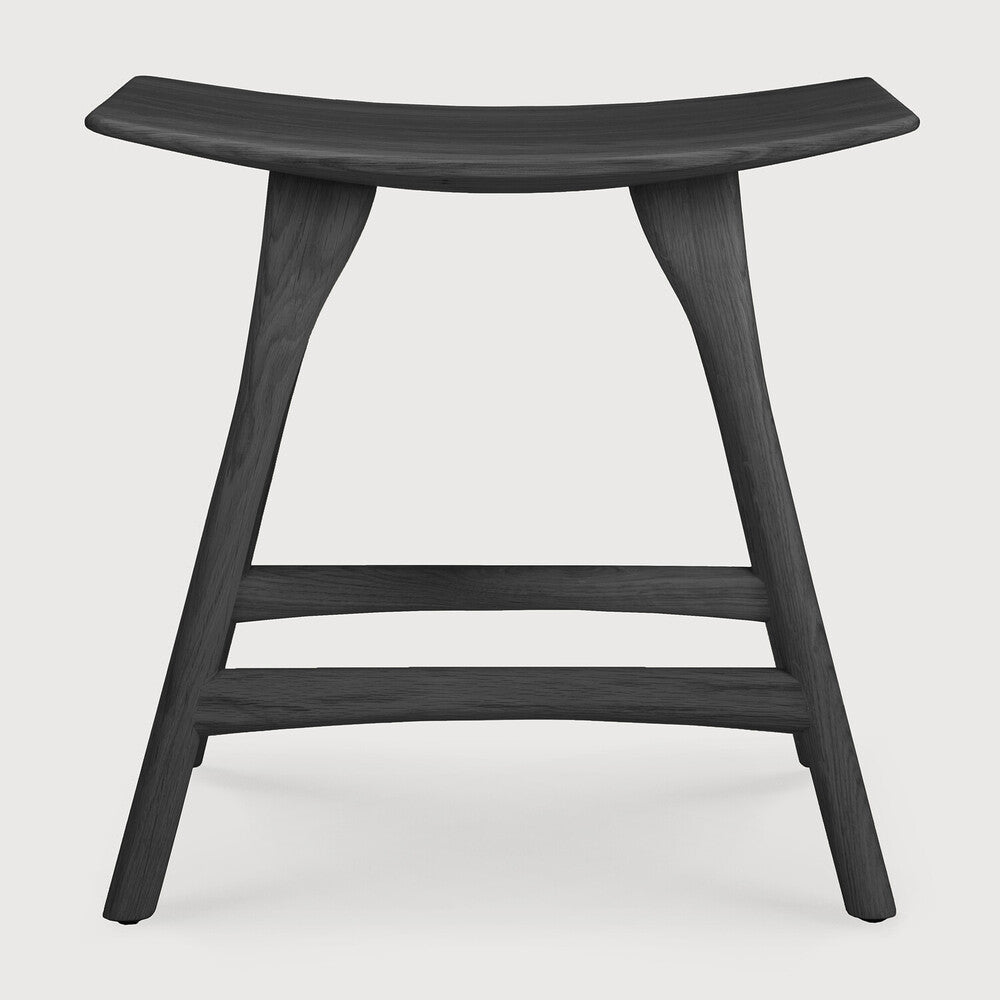 Tabouret sans dossier en bois de chêne scandinave avec finition vernie pour salle à manger