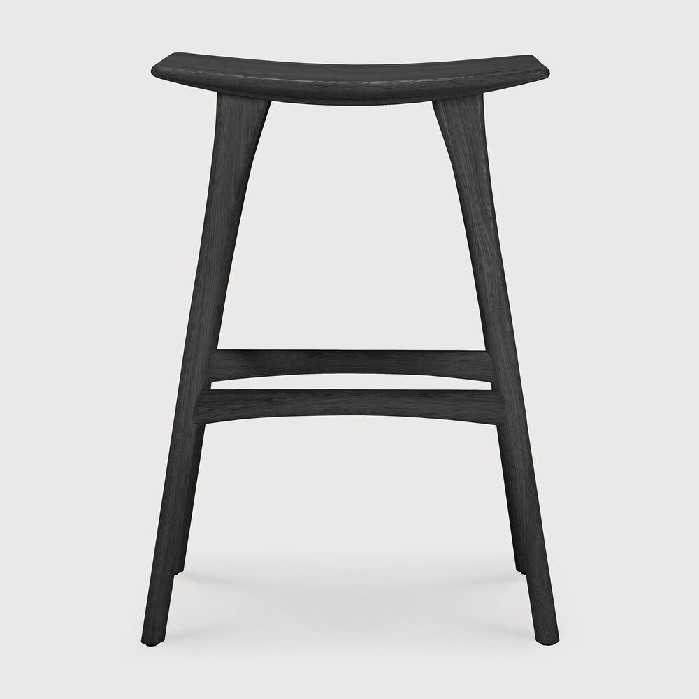 Tabouret sans dossier en bois de chêne scandinave avec finition vernie pour salle à manger