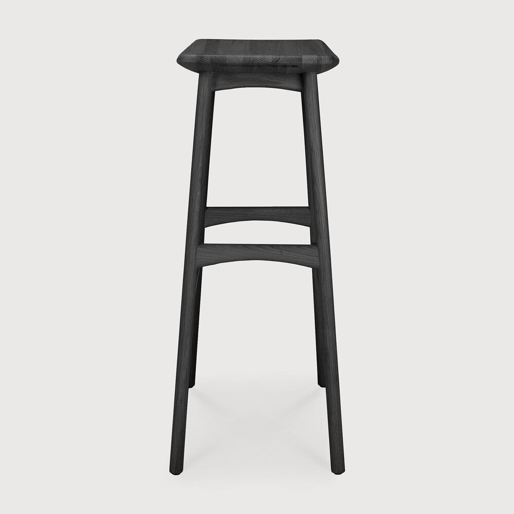 Tabouret sans dossier en bois de chêne scandinave avec finition vernie pour salle à manger