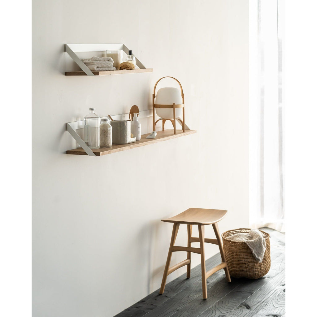 Tabouret sans dossier en bois de chêne scandinave avec finition vernie pour salle à manger