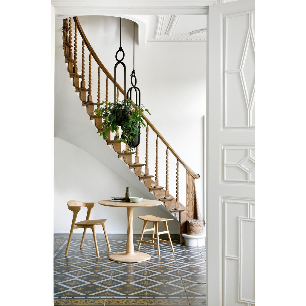 Tabouret sans dossier en bois de chêne scandinave avec finition vernie pour salle à manger