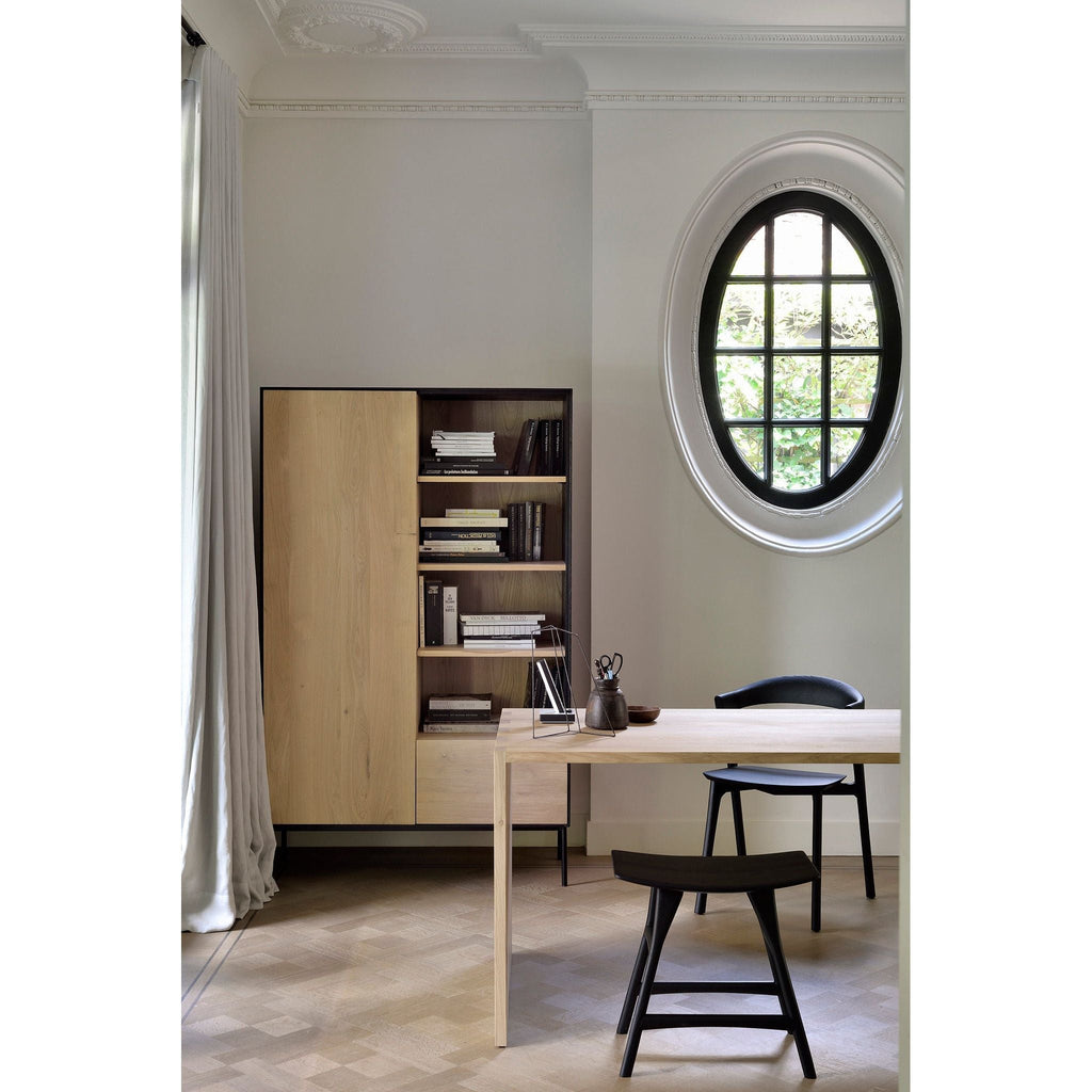 Tabouret sans dossier en bois de chêne scandinave avec finition vernie pour salle à manger