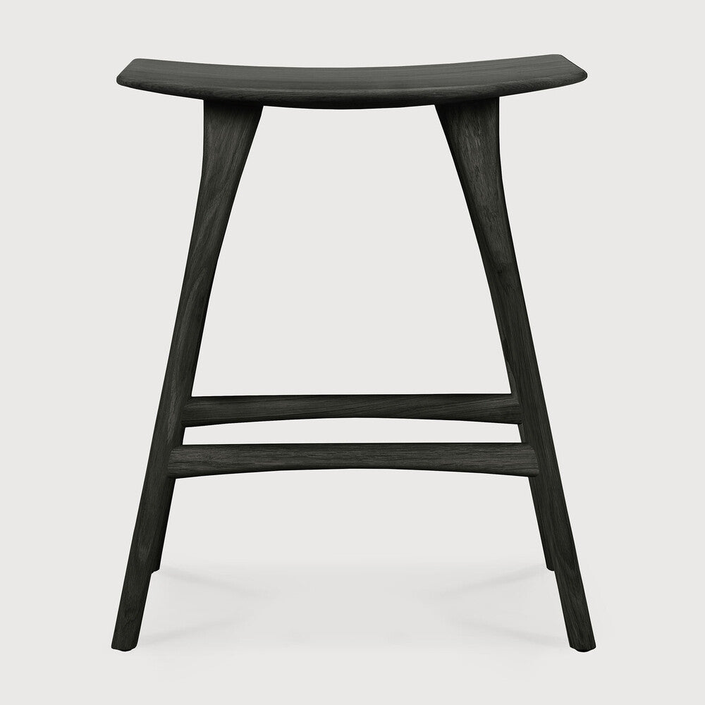 Tabouret sans dossier en bois de chêne scandinave avec finition vernie pour salle à manger