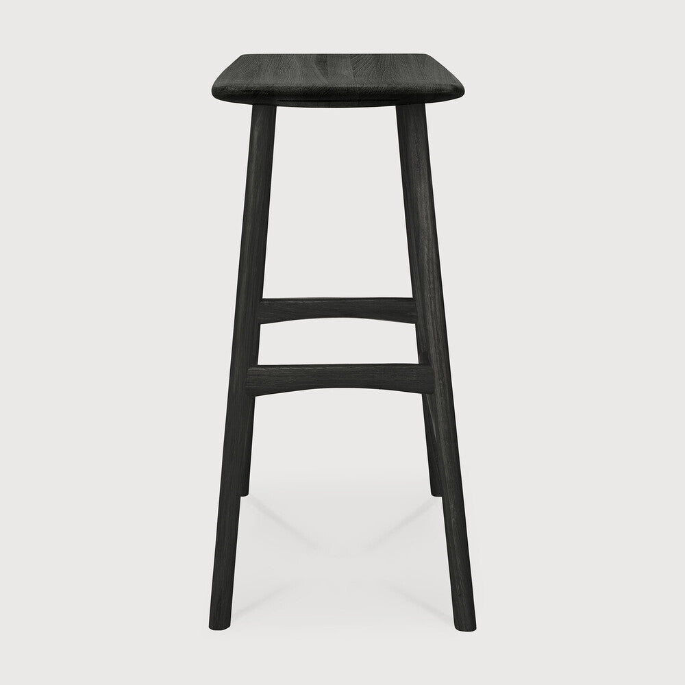 Tabouret sans dossier en bois de chêne scandinave avec finition vernie pour salle à manger
