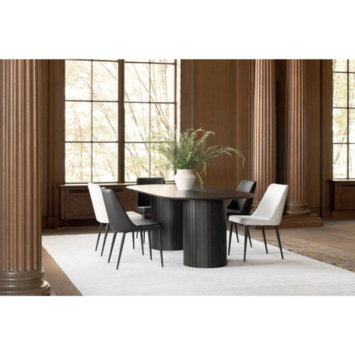 Table de salle à manger contemporaine en bois et métal avec piètement géométrique