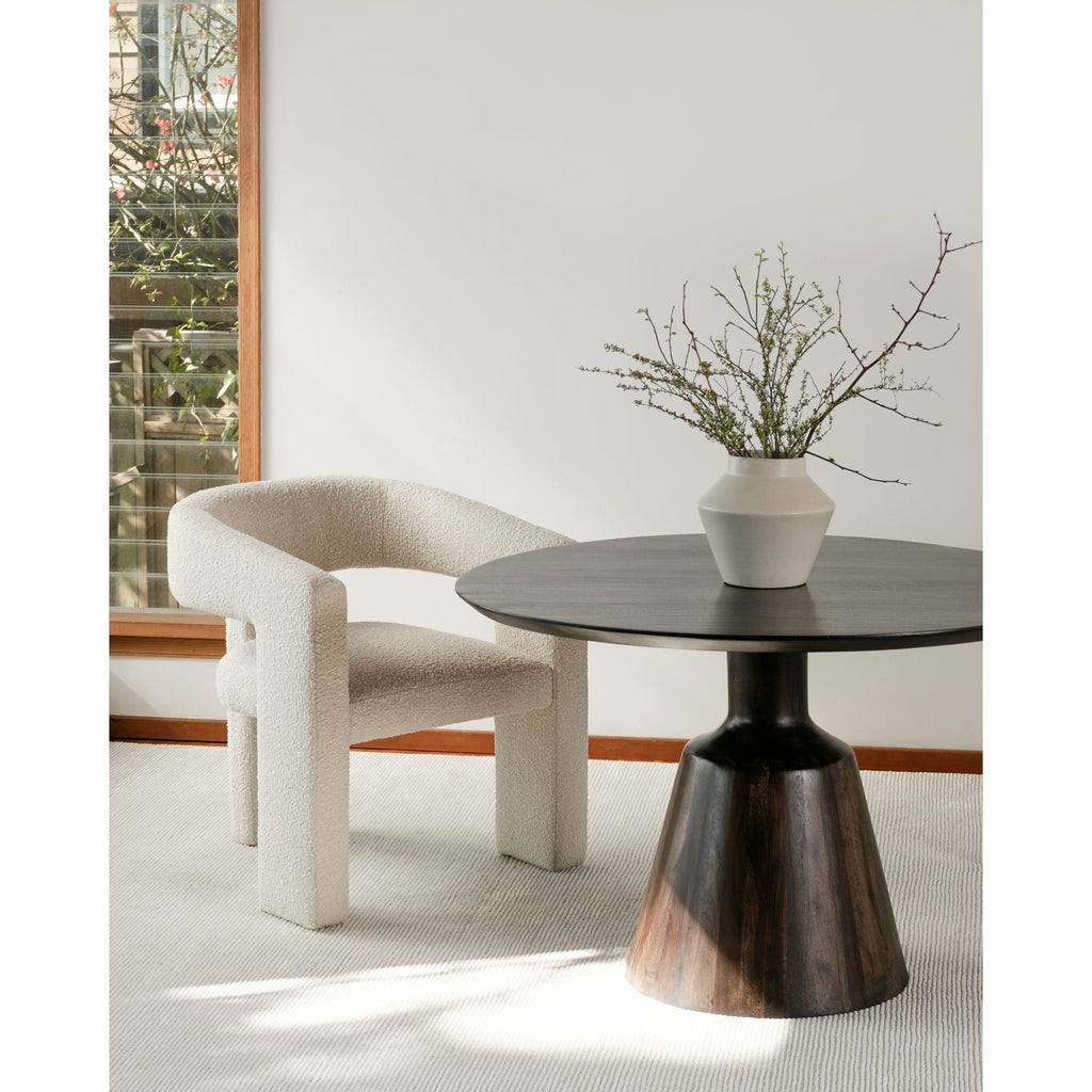 Table à manger en bois massif de style méditerranéen avec pieds tournés pour salle à manger