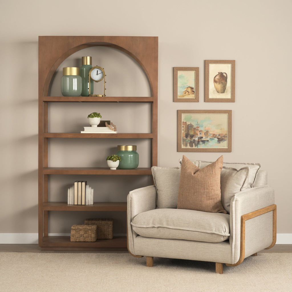 Étagère murale en bois de style ferme avec arc et étagères ouvertes pour le salon