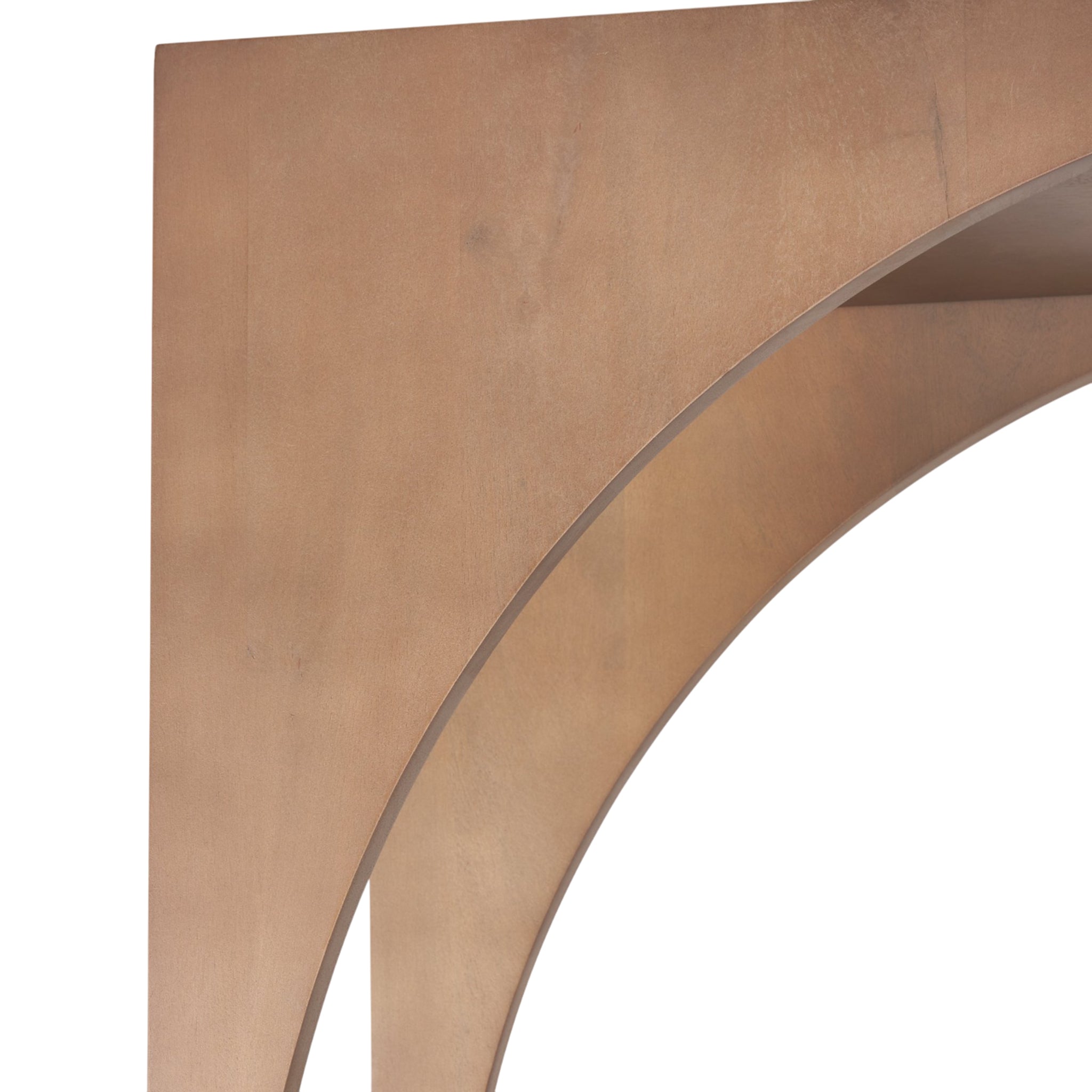 Étagère murale en bois de style ferme avec arc et étagères ouvertes pour le salon
