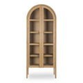 Meuble vitrine arqué en bois naturel et verre avec étagère de présentation pour le salon