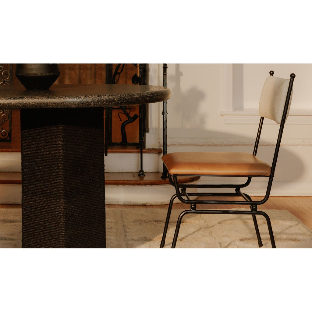Table à manger contemporaine en bois avec piètement à assemblages sur mesure pour salle à manger